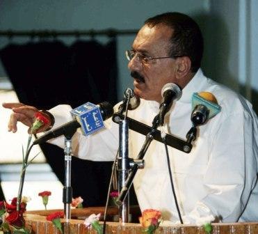 رئيس الجمهورية يلقي كلمته في الحفل الخطابي والفني في محافظة تعز أمس